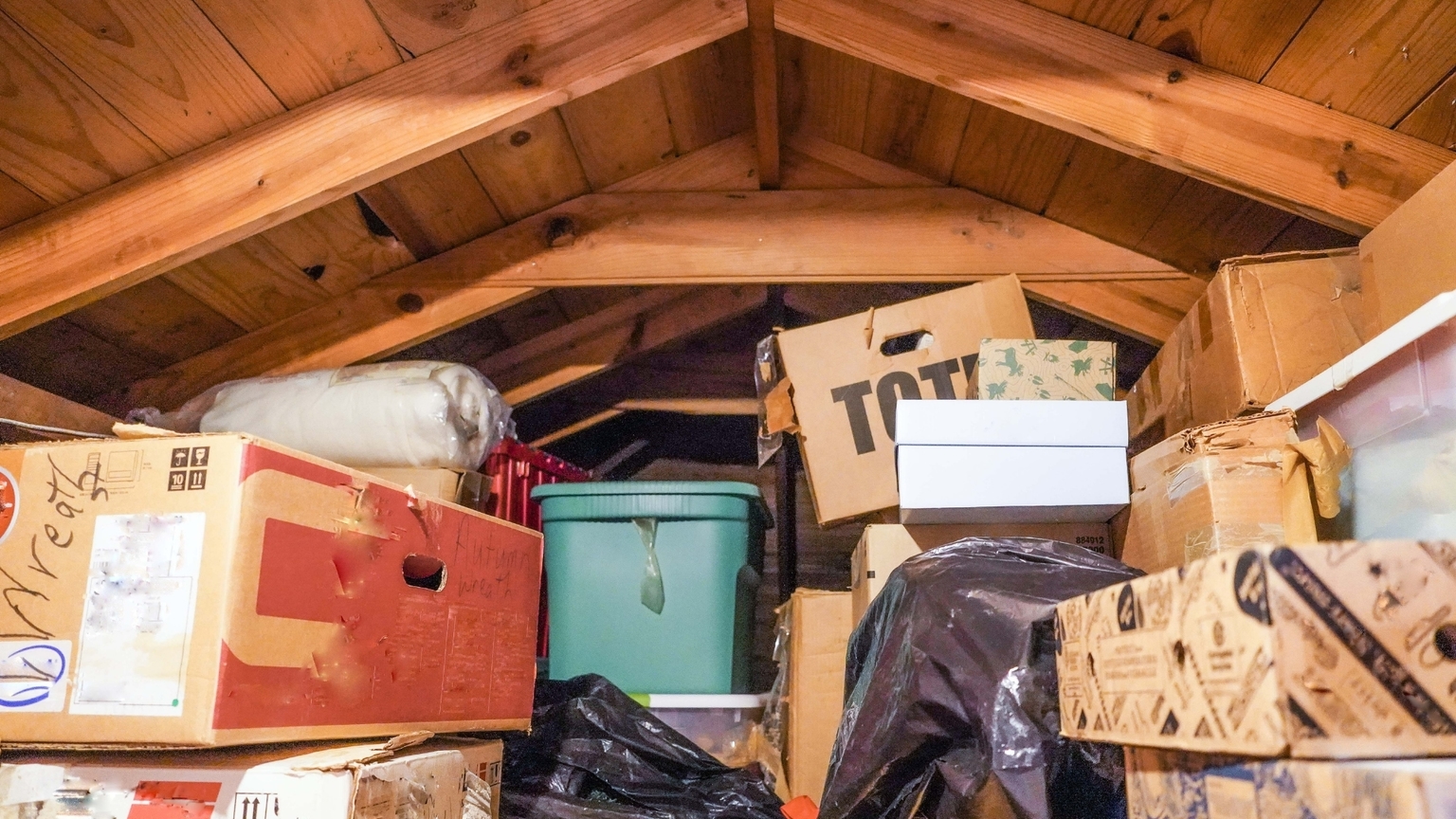 PicUp moving and delivery service on the Gold Coast - professional haulers with van and truck for on-demand moving, delivery, and junk removal services